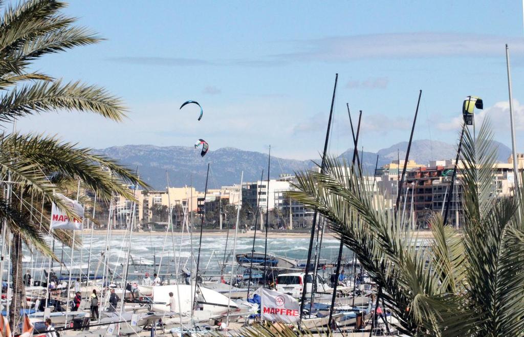 Kiteboarders in front of Palma boat park - Trofeo Princesa Sofia Mapfre 2013 ©  SW